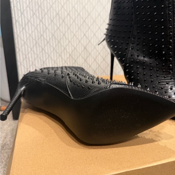 Steve Madden Black Spiked Heeled Boots - Picture 4 of 6